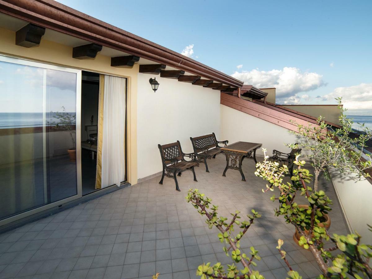 Marina Di Savoca Apartman Santa Teresa di Riva Kültér fotó