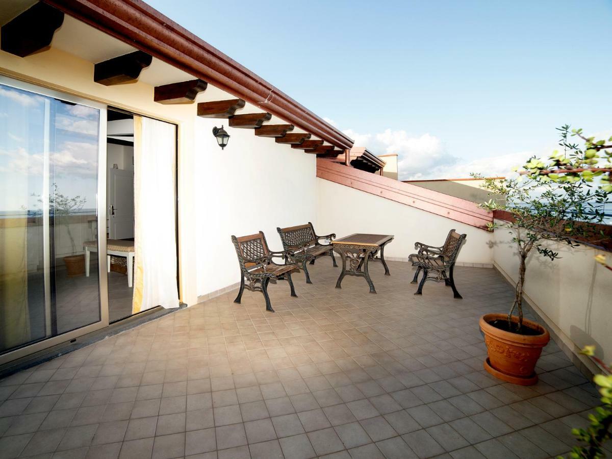 Marina Di Savoca Apartman Santa Teresa di Riva Kültér fotó